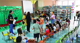 A opção de lazer para as crianças é voltada para o estímulo à leitura e conhecimento sobre a cultura.