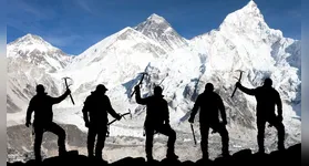 Localizado na Fronteira entre o Nepal e o Tibete, o Monte Everest é a montanha mais alta do planeta, com mais de 8 mil metros de altitude.
