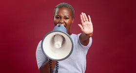 Os dados do último Anuário Brasileiro de Segurança Pública, divulgado em julho, revelam que quatro mulheres são vítimas de feminicídio todos os dias.
