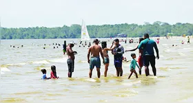 Com cerca de seis quilômetros de extensão, a Praia do Caripi se destaca pela areia fina e branca, sendo um dos destinos preferidos tanto por moradores da região quanto por turistas