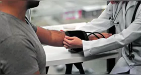 O cardiologista Antônio Monteiro pontua que o check-up pode identificar hipertensão arterial, diabetes, colesterol alto, doenças da tireoide, alterações hepáticas, doenças cardiovasculares, entre outras.