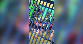 Vídeo feito por morador do bairro de Canudos mostra o descaso na coleta de lixo pela Ciclus: sujeira só não ficou na rua porque os trabalhadores perceberam a filmagem