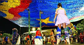 Os mastros chegaram pelas águas e foram recebidos por uma comitiva. Em seguida, todos foram para a Praça Waldemar Henrique.