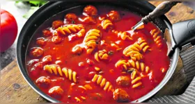 O molho de tomate é uma das fontes naturais de umami, e que realça os sabores das receitas.