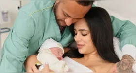 Bruna Biancardi posa com Neymar e a filha Mel.