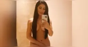Simaria, ex-dupla de Simone, causou alvoroço ao publicar e apagar foto nua em frente ao espelho.