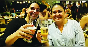 Lara Araújoe e Suelen Etelvino e Lucas Araújo falam de suas preferências pela cerveja