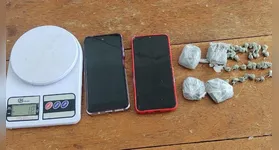 Material apreendido com a mulher que estava com o bebê