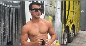 O artista relatou ser alvo de extorsão pelas fotos