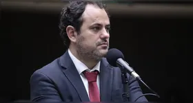 Glauber virou alvo por agredir um manifestante na Casa.