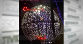 Artistas sofrem acidente durante apresentação em 'globo da morte' em circo instalado no Pará.