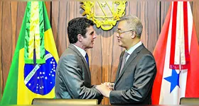 O governador Helder Barbalho e o embaixador Zhu Qingquiao em encontro no Palácio do Governo