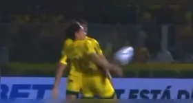 Bola bateu no braço do meia com apenas 1 minuto de jogo