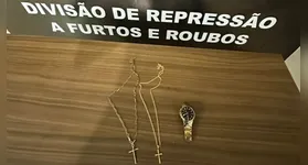 Pertences da vítima encontrados com os suspeitos
