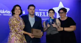 Prêmio Estrela Azul de primeiro lugar categoria Melhor Café das mãos de Priscila Oliveira executiva de contas do Diário do Pará,
Leandro Pissolati CEO do Grupo Pissolati, a Chef Camila Conte e a executiva de negócios Nilma Tavares.