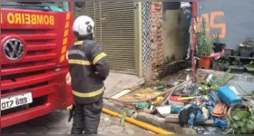 O incidente ocorreu por volta das 14h30 e foi rapidamente controlado por duas viaturas do Corpo de Bombeiros que atenderam à ocorrência.