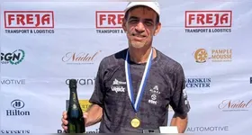 Mauro é professor de tênis em Belém