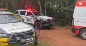 o garoto se revoltou após ter o celular tomado pelo casal