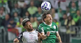 Corinthians viu as coisas melhorarem logo aos 12 minutos, quando Aníbal Moreno foi expulso após cabeçada em Martínez