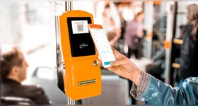 Novos aplicativos permitem pagamento de passagens de ônibus via PIX, trazendo mais praticidade e segurança para passageiros em grandes cidades.