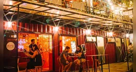 Com reutilização de contêineres e foco em práticas ecológicas, a Vila Container se destaca como referência gastronômica, cultural e ambiental na capital paraense.