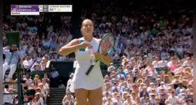 Número 1 do mundo, Aryna Sabalenka conquistou o público londrino e demonstrou solidariedade ao oferecer garrafas de água para torcedores que passaram mal por conta do calor nesta quinta-feira, na capital inglesa.