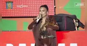 "Mamãe já ama", brincou Simone Mendes após ganhar a galinha.