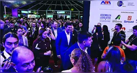 O governador Helder e a vice Hana participaram da abertura da feira, que vai funcionar até sábado