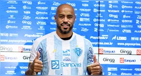 Zagueiro está suspenso e busca melhorar o condicionamento físico.