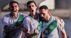 Jogadores da Tuna festejam vitória e vaga na segunda fase da Série D