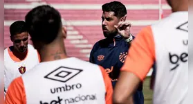O último trabalho de Antônio Oliveira foi no Sport-PE onde comandou o time por apenas 4 partidas