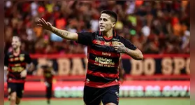 Meia atacante Titi Ortiz