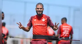 Latera-direito Nathan Santos chegou a disputar uma partida na Libertadores de 2025 pelo Internacional-RS