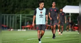 Titi Ortíz permanece treinando separado do grupo do Sport, o que gerou polêmica recentemente, quando o meia tentou entrar no CT fora do horário e foi barrado pela direção.