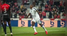 Atacante Adailton está de saída ao futebol japonês