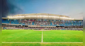 Torcida do Paysandu com mosaico no Mangueirão