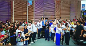 A entrega teve a presença do governador Helder Barbalho e da vice, Hana Ghassan, além de diversas autoridades, como os ministros Jader Filho e Celso Sabino.