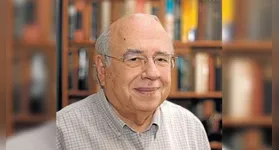 Luis Fernando Veríssimo segue em estado grave na UTI, em Porto Alegre