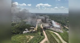 Grande Belém é coberta por fumaça após incêndio no Aurá.