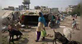 Relatório da Oxfam revela que riqueza acumulada desde 2015 por elite global cobriria 22 anos de combate à miséria.