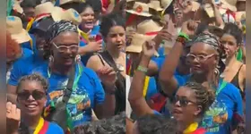 Liniker mostrou todo seu gingado ao lado do Batalhão da Estrela.