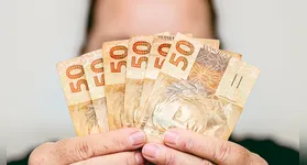 O pagamento segue o calendário oficial do benefício e pode chegar ao valor máximo de R$ 1.518, equivalente ao salário mínimo atual.