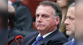 Bolsonaro responde no STF por acusações de atentado contra a democracia brasileira.