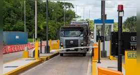 Tecnologia permite passagem automática nas praças, reduzindo tempo de espera e aumentando o conforto dos usuários.