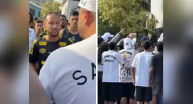 Durante a invasão, os manifestantes tiveram acesso direto aos jogadores, criando um clima de tensão sem precedentes.