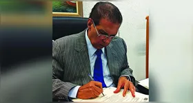 O senador Jader Barbalho tem sido um dos mais influentes defensores da hidrovia. E a derrocada do Pedral do Lourenço (à dir.) é essencial para esse projeto.