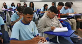 Os pagamentos do incentivo-frequência ocorrerão até 30 de junho, conforme o mês de nascimento dos estudantes que estiverem matriculados em uma das três séries do ensino médio da rede pública de ensino.