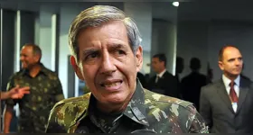 A partir de agora, os réus são ouvidos por ordem alfabética: Almir Garnier (ex-chefe da Marinha), Anderson Torres (ex-ministro da Justiça), Augusto Heleno (ex-ministro do GSI), Jair Bolsonaro, Paulo Sérgio Nogueira (ex-ministro da Defesa) e Walter Braga Netto (ex-ministro da Casa Civil e da Defesa).