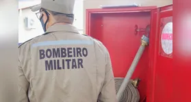 Vítima deixou quatro filhos. Incêndio atingiu a residência durante a madrugada.