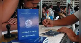 O total de empregados com carteira assinada no setor privado também atingiu o maior nível já registrado.